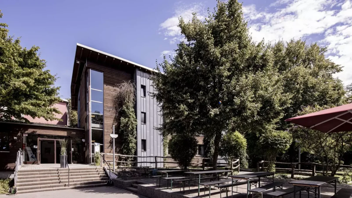 005_buehne_gross-webp