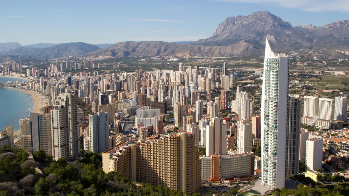 manusama-benidorm-3800234_1920
