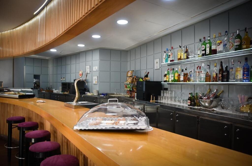 250424014128_698_bar