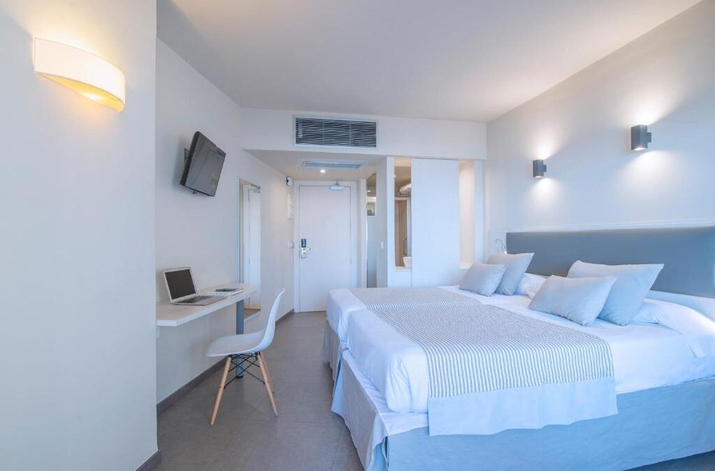 260605123700_837_pv_fuengirola_room