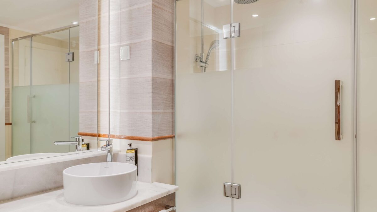 pestana-blue-alvor-gallery-accommodation-classic-sea-bathroom